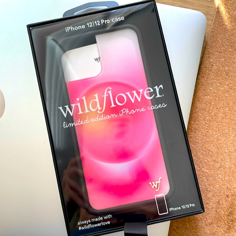 NIB Wildflower Phonecase iPhone 12 / 12 Pro